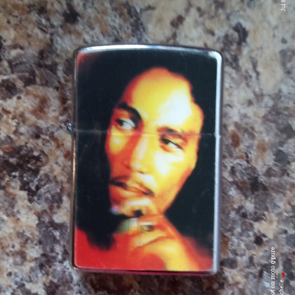 - Bob Marley Refillable lighters - Picture 2 of 7